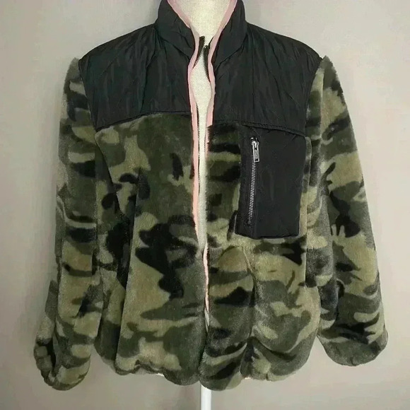 Rails Wesley Front Zip Faux Fur Jacket in Green Camp Black Size Large EUC - Picture 7 of 11